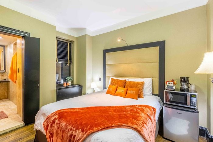 Studio Basic and Ensuite Bath at Midtown Manhattan, photo 2