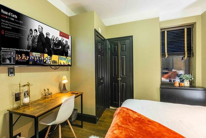 Studio Basic and Ensuite Bath at Midtown Manhattan, photo 3