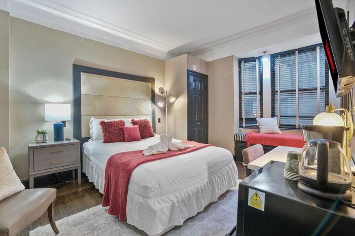Studio King and Ensuite Bath at Midtown Manhattan, photo 3