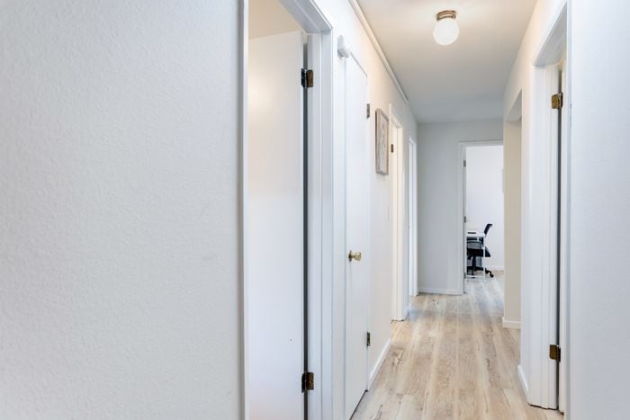 Deluxe Room at Emerson Apartments, photo 3