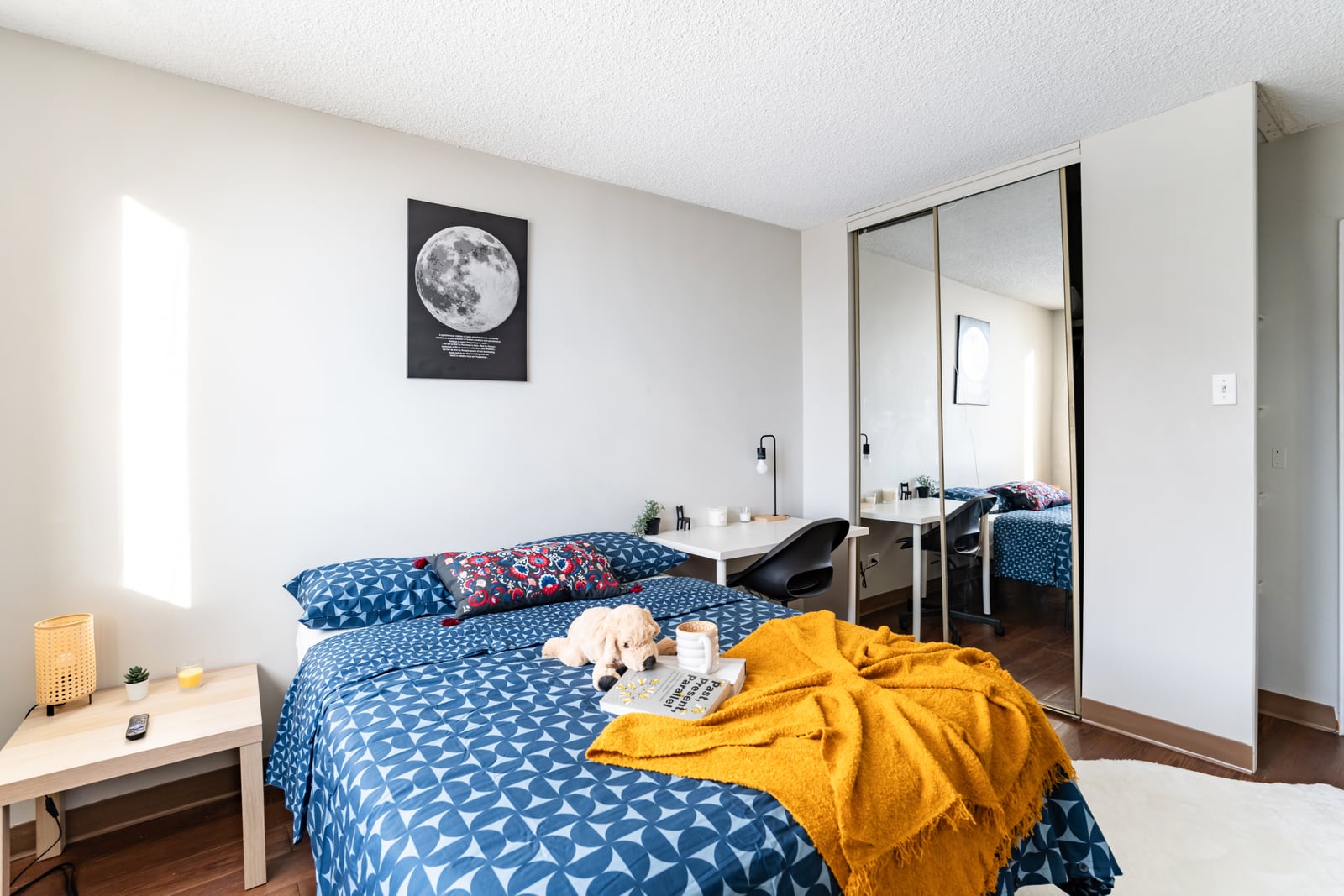Deluxe Room at Garneau - Edge Coliving, Edmonton, photo 2