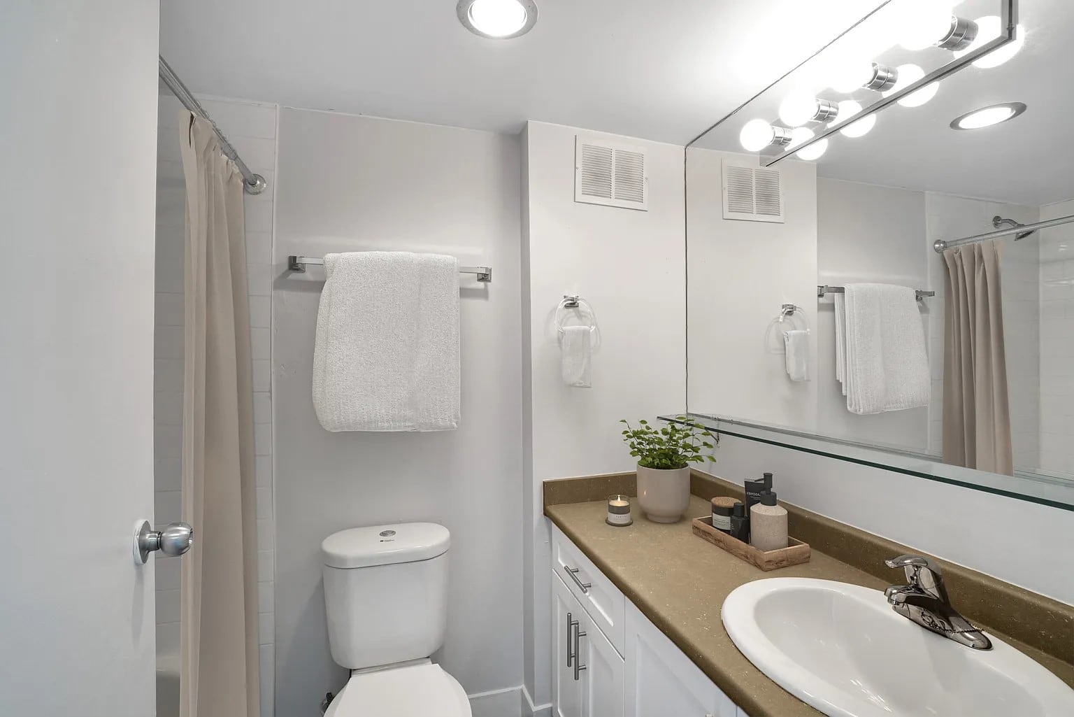 Master Room and Ensuite Bath at Int Plaza - Edge Coliving, Vancouver, photo 3